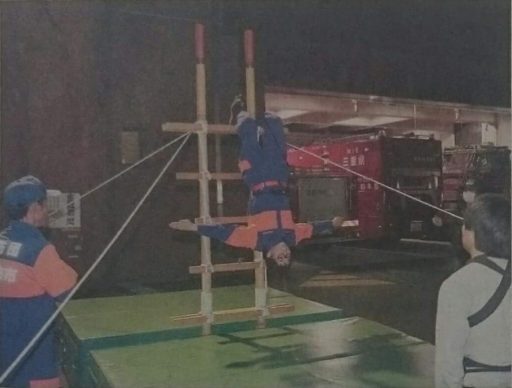 はしご登り　練習に熱